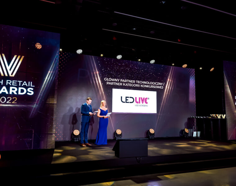 Instalacja sceniczna z transparentnych ekranów ledlight i klasycznych nośników LED podczas XIII edycji konkursu PRCH Retail Awards