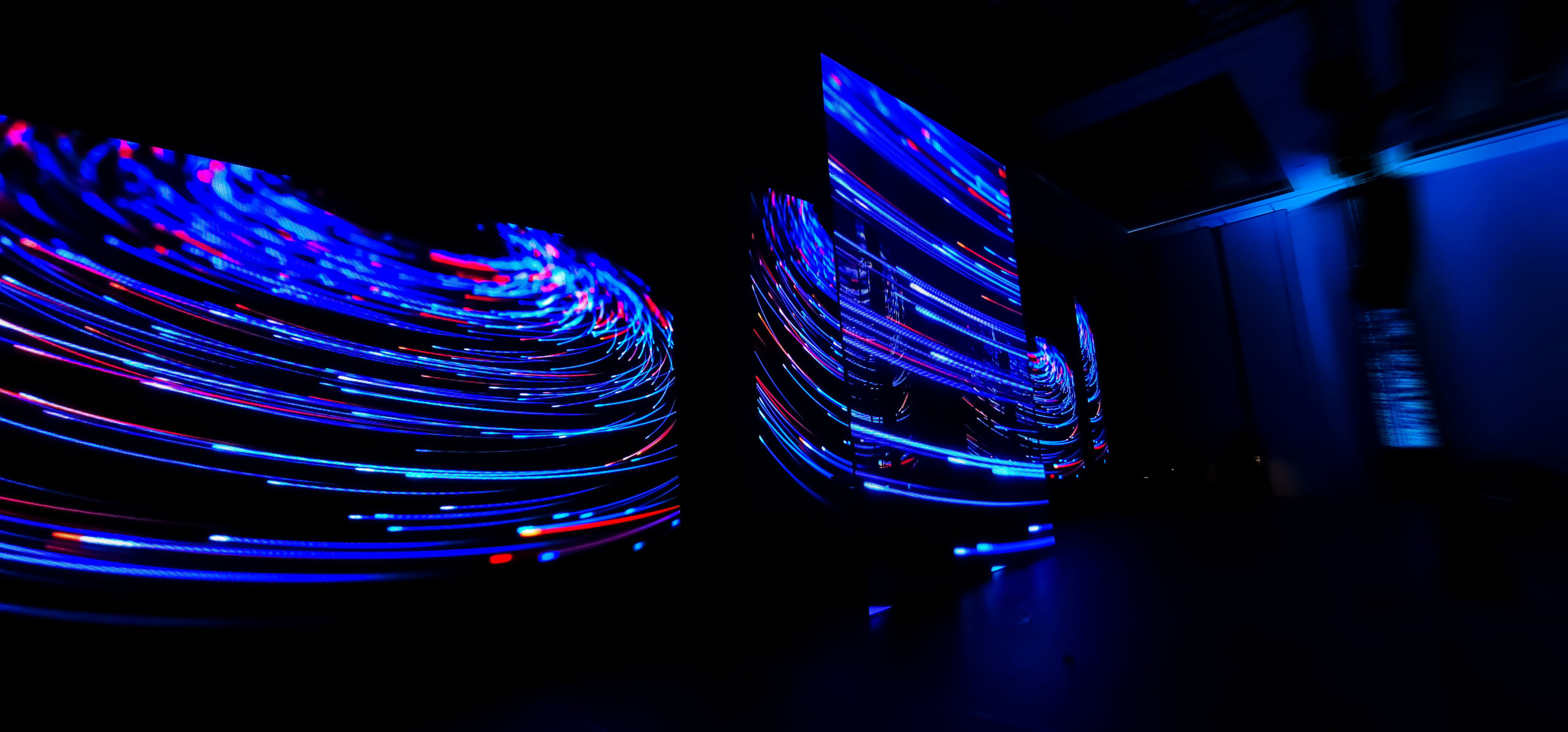 Instalacja sceniczna z transparentnych ekranów LED w trakcie Zjazdu Rynku Reklamy w Zakopanym 2022