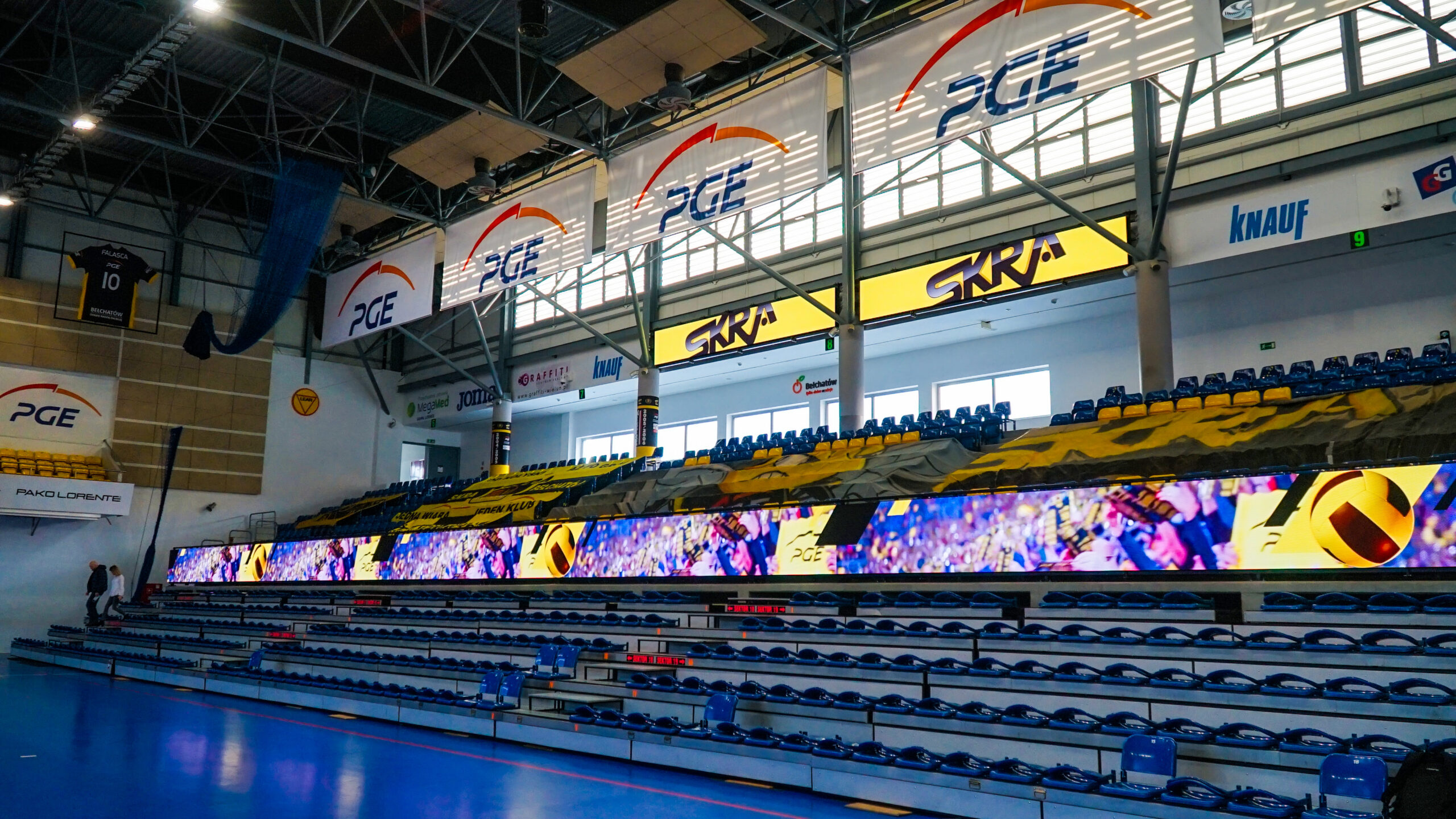 Wyposażenie stadionu w bandy z ekranów LED - stadion SKRA Bełchatów