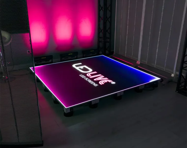 Interaktywna podłoga LED wyświetlająca logo LEDLIVE